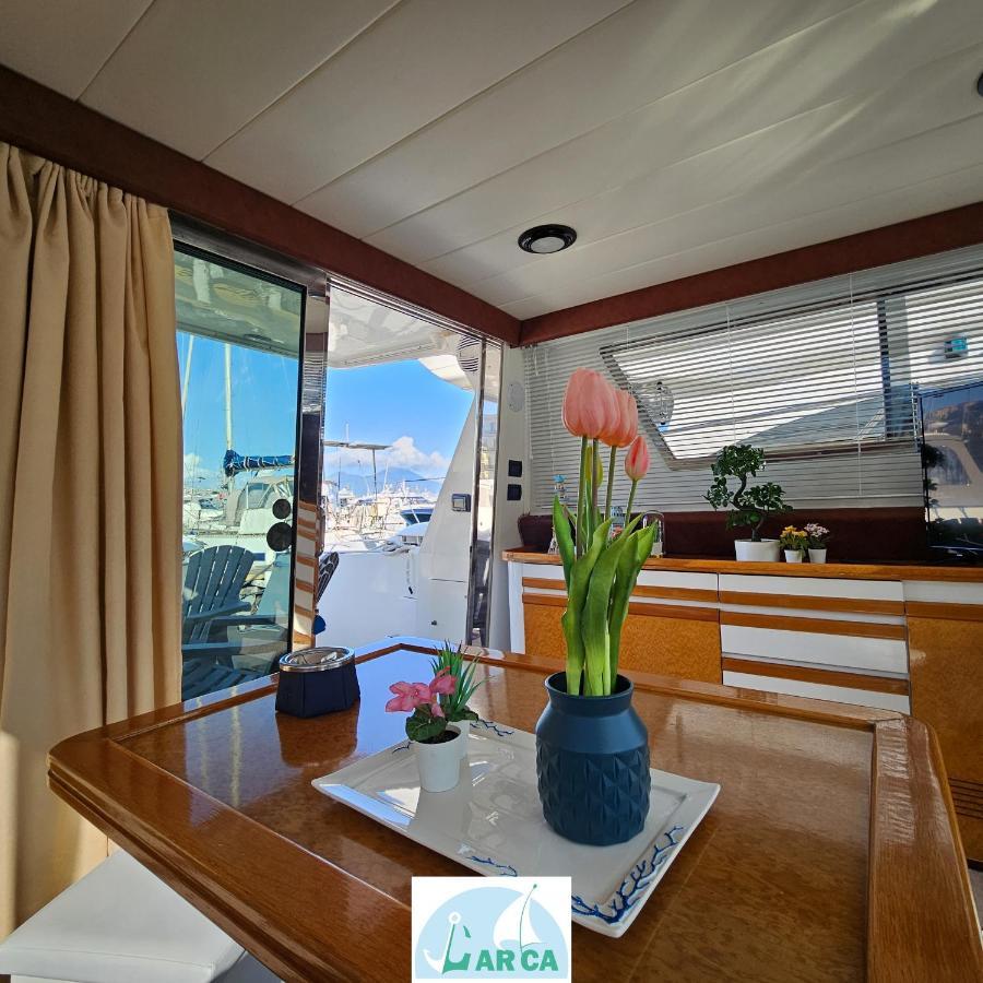 מלון נאפולי Boat And Breakfast Monica מראה חיצוני תמונה